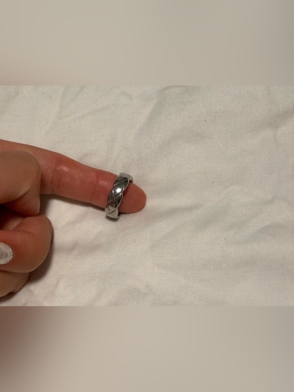 Silver Quilted Pattern Band Ring - Picture 3 of 3